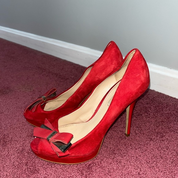 Open Toe Guess Heels - Picture 2 of 4